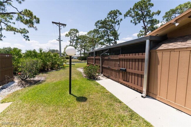 Foto del edificio - 5620 Foxlake Dr