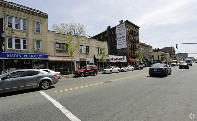 Foto del edificio - 5206-5208 Bergenline Ave