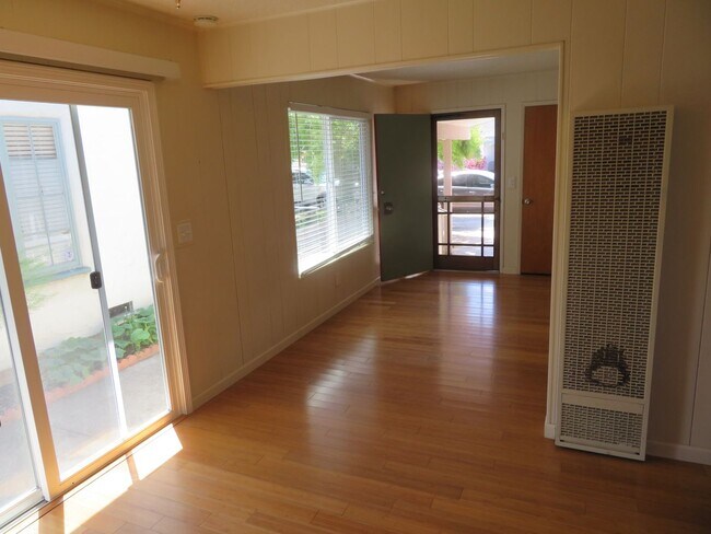 Foto del edificio - 2 bed 1 bath house in the Capitola jewel box