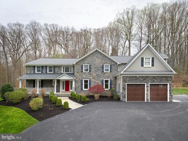 Building Photo - 1685 Valley Rd