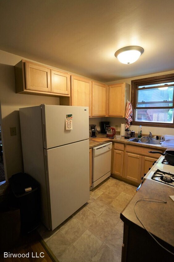 Building Photo - 154 Division St