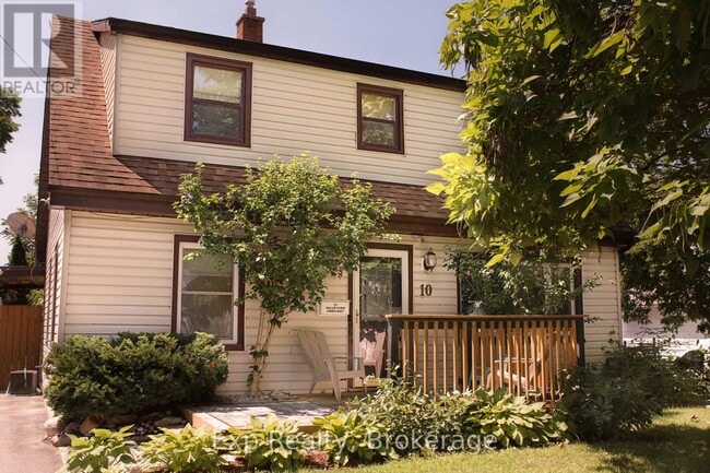 Building Photo - 10 Valleyview Crescent