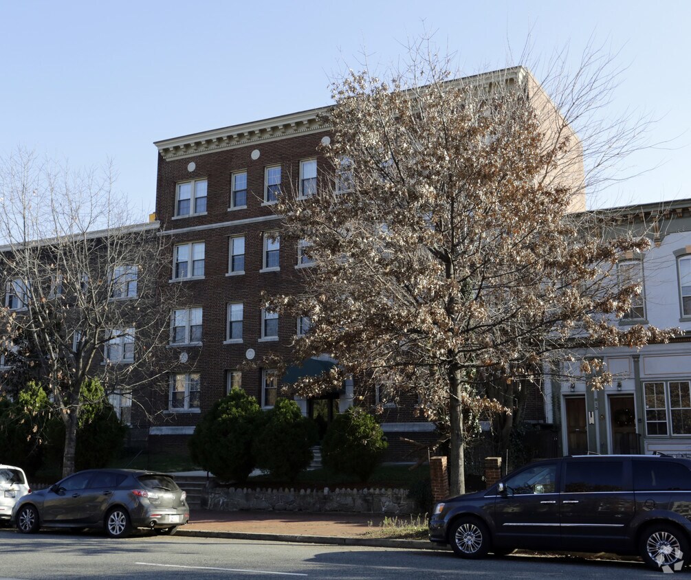 Foto del edificio - 815 Maryland Ave NE