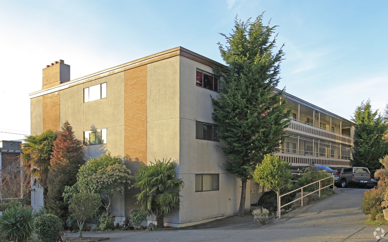 Building Photo - 1310 E Thomas St