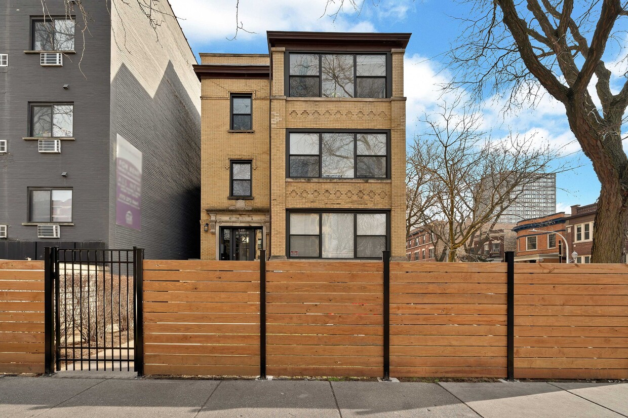 Primary Photo - 5401 N Winthrop Ave
