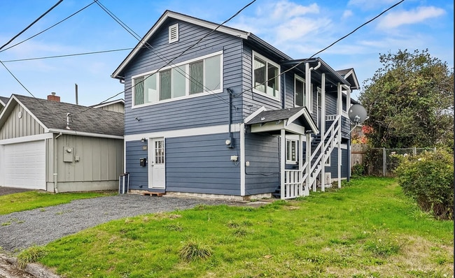 Building Photo - 160 Maple St