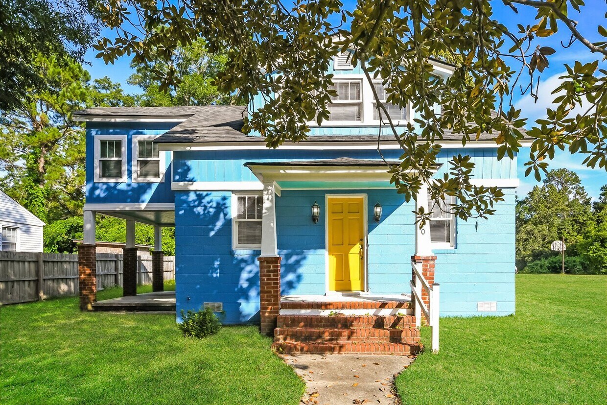 Primary Photo - 4 bedroom / 1.5 bath in West Ashley ~ Move...