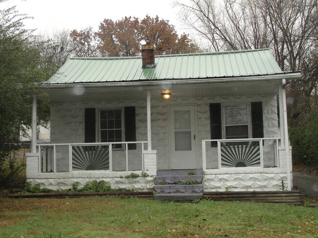 Building Photo - 2103 Hwy 47