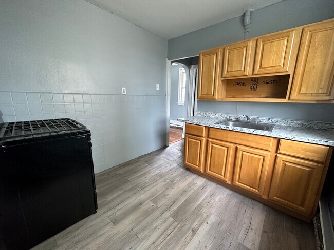 Building Photo - 265 Schley St