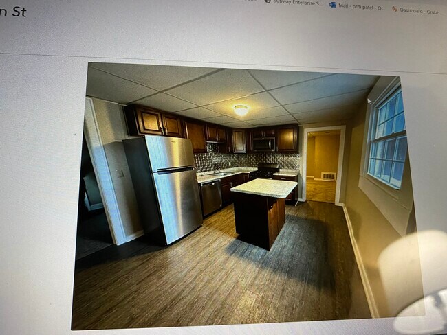 Foto del edificio - 2316 W Franklin St