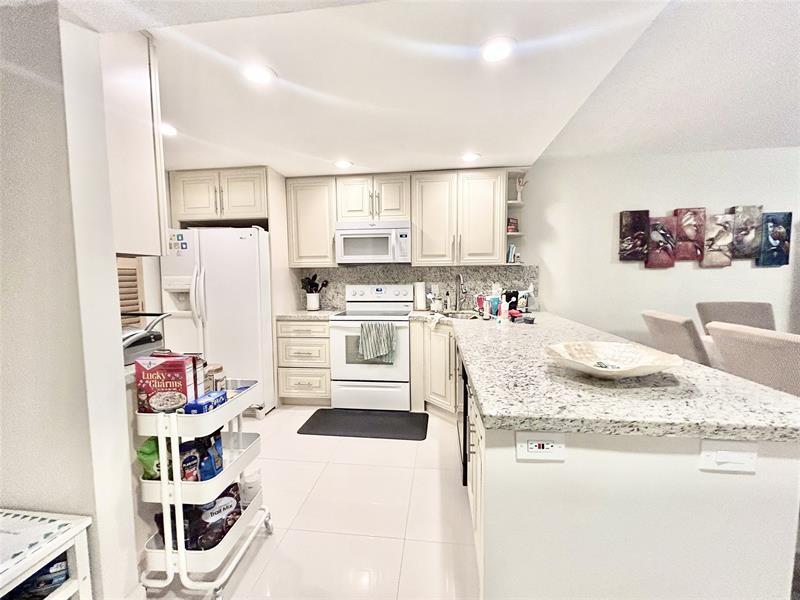 Foto principal - 3800 Oaks Clubhouse Dr