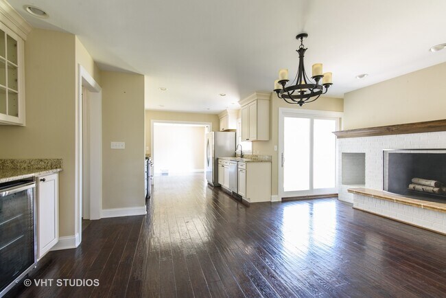 Building Photo - 367 Sunset Dr