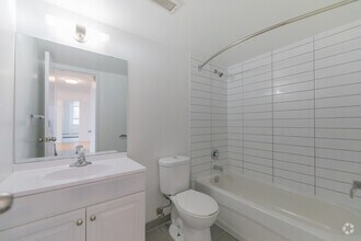 2BR, 1BA - 1,032SF - Bathroom - 30 Carabob Court