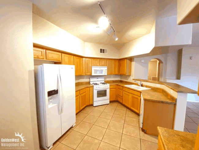 Building Photo - Charming 2Bdm 2Ba Condo in a Gated Las Veg...