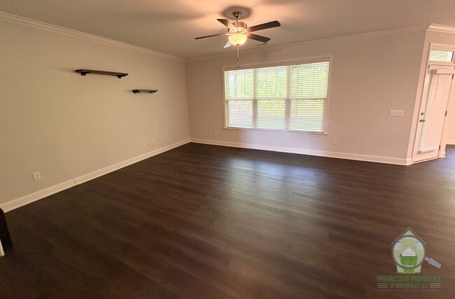 Foto del edificio - 400 Ansel Woods Ln