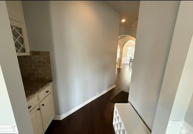 Building Photo - 310 Savannah Dr