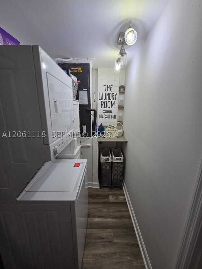 Foto del edificio - 8311 SW 12th St