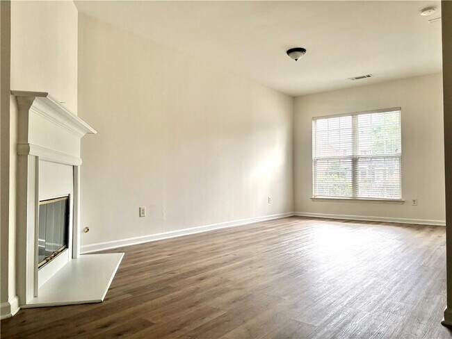 Foto del edificio - 1581 Cove Creek Cir