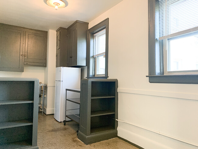Building Photo - 1050 Hibbard St