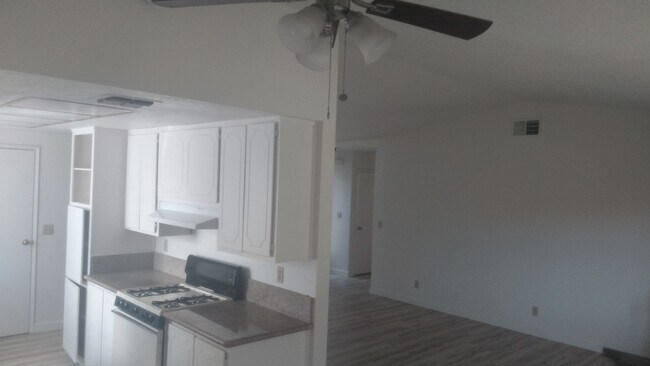 Foto del edificio - House: 3 Bedroom / 2 Bathroom - Loomis  (COMING SOON!!)