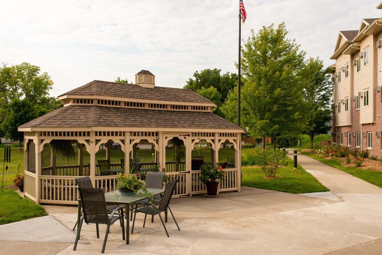 Rose Glen Apartments 2808 E 16th St Des Moines, IA