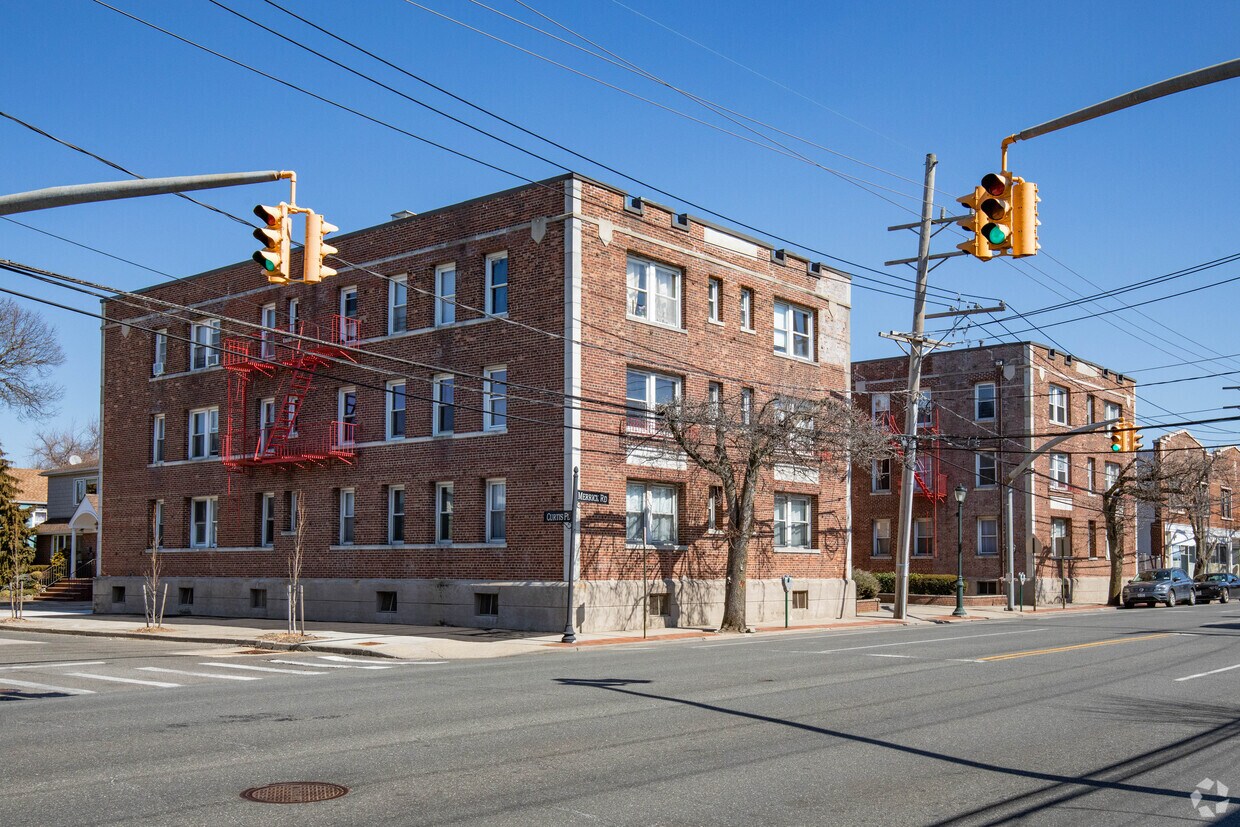 Primary Photo - 477 Merrick Rd