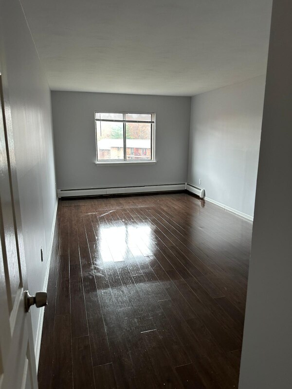 905 Burnside Ave, East Hartford, CT 06108 Apartment for Rent in East