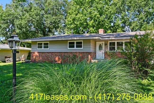 Building Photo - 203 S White Oak Ave