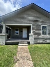 Building Photo - 417 Moss St
