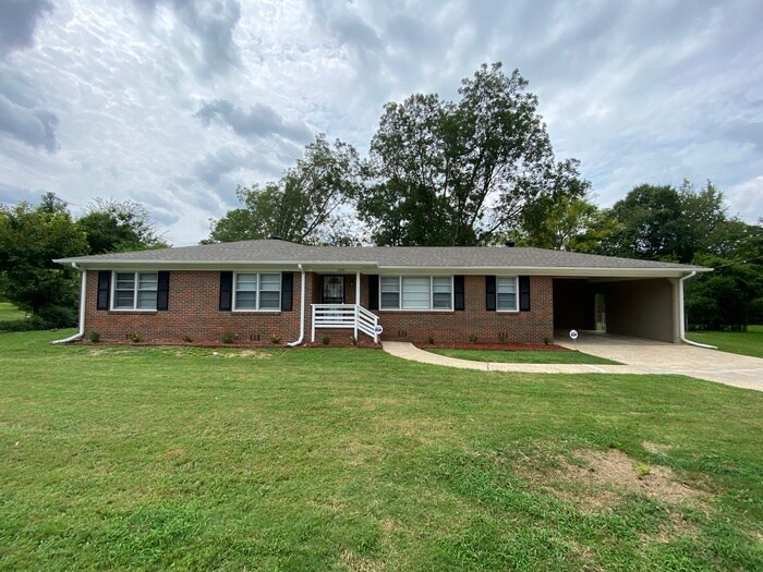 1504 Springlake Dr, Birmingham, AL 35215 House Rental in Birmingham