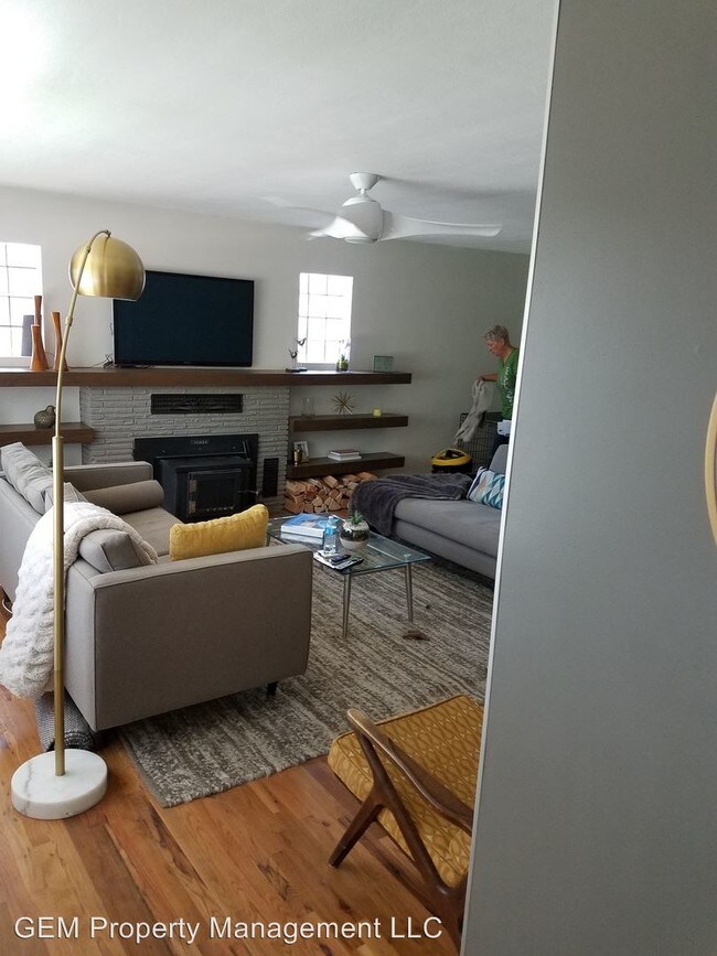 Foto del edificio - 1 br, 1 bath House - 5619 W Cruzen St