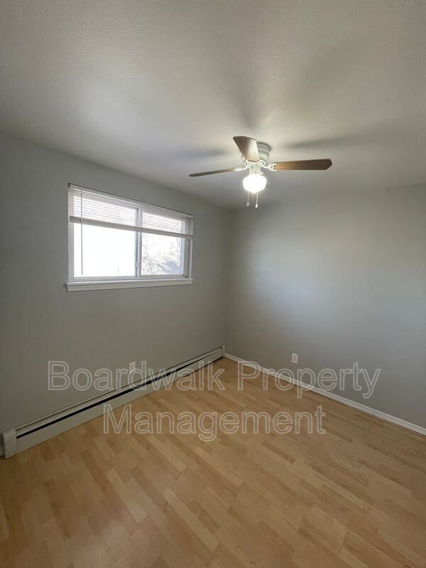 Building Photo - 316 E Brookside St