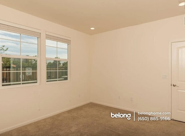 Building Photo - 39872 Sawyer Terrace