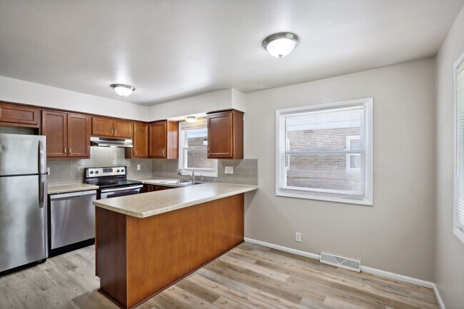 Building Photo - 6437