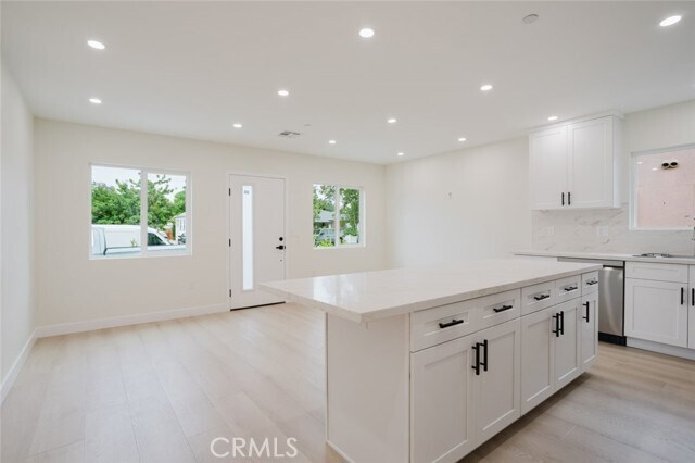 Foto del edificio - 5740 Beck Ave