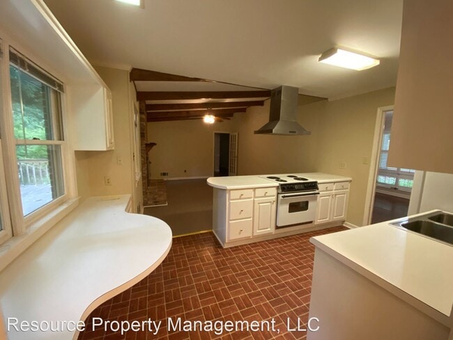 Building Photo - 3 br, 2 bath House - 745 Holly Drive