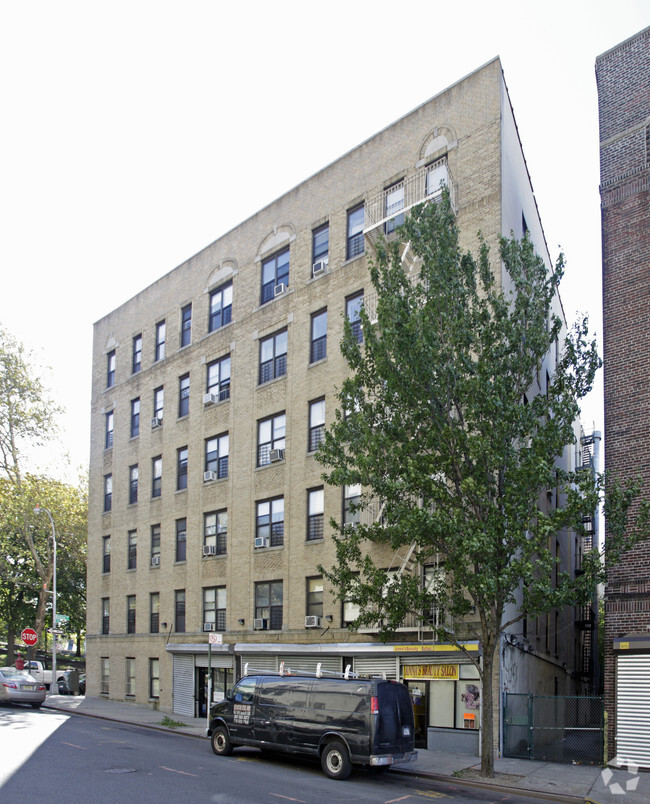 Building Photo - Crotona Park West