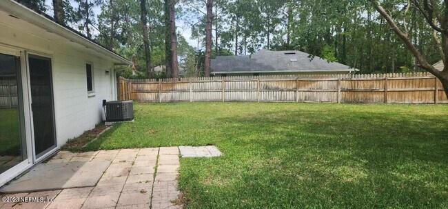 Foto del edificio - 390 Cassandra Ln