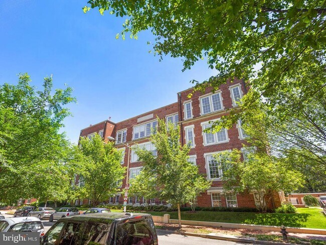 Foto del edificio - 1315 Independence Ave SE