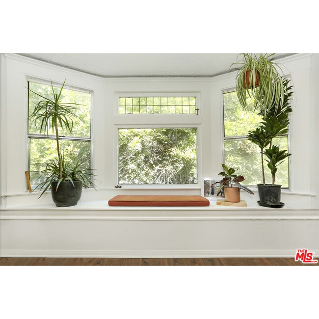 Bay Window - 230 N Bonnie Brae St