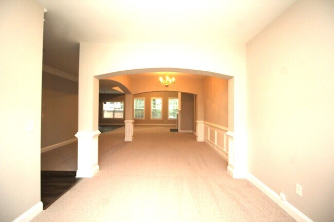 Building Photo - WOW! All this sq. ft for the price located...