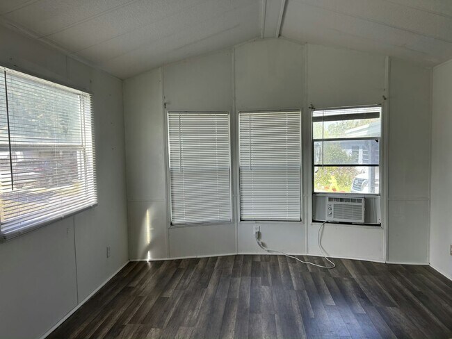 Foto del edificio - 6105 Land O' Lakes Blvd