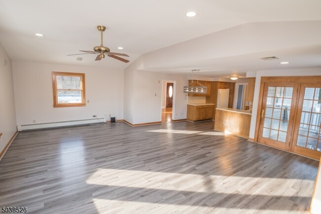 Building Photo - 132 Beaverbrook Rd