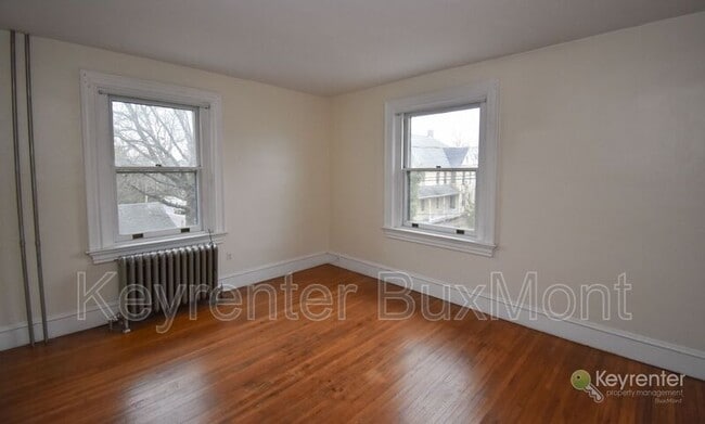 Foto del edificio - 329 E Broad St