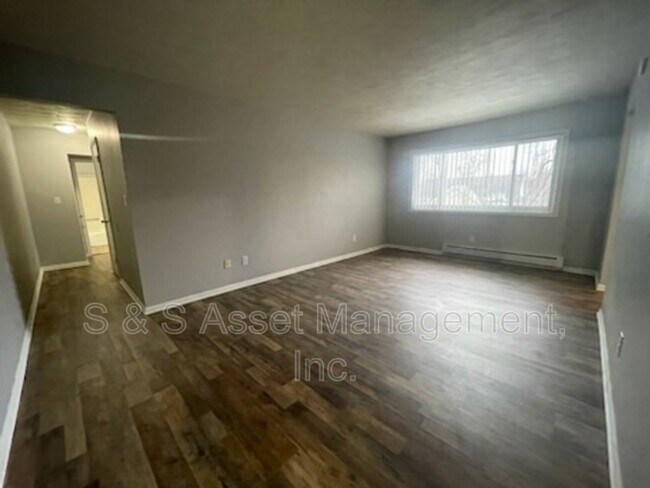 Building Photo - 2455 N. Aurelius Rd # C10