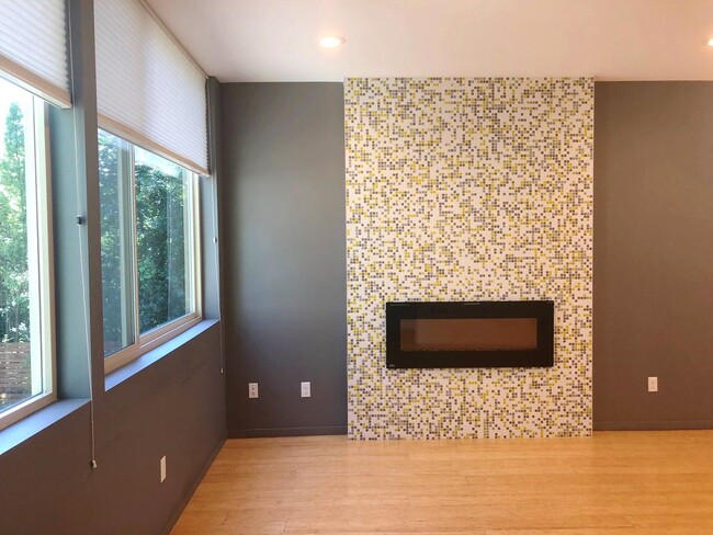 Building Photo - 1329 14th Ave S