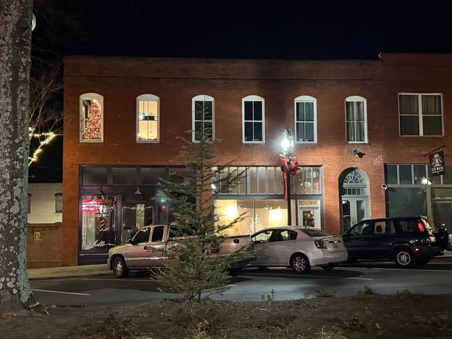 Building Photo - 127-127 W Solomon St