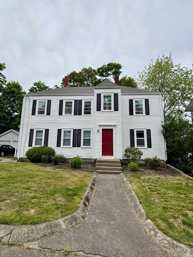 Building Photo - 9 Elm St