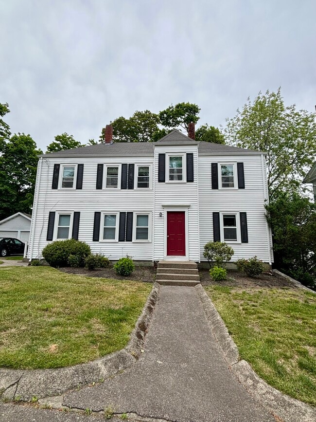 Building Photo - 9 Elm St