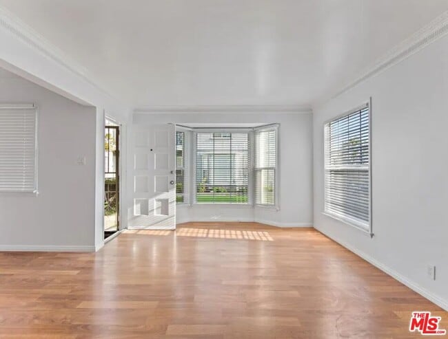 Foto del edificio - 5913 Overhill Dr